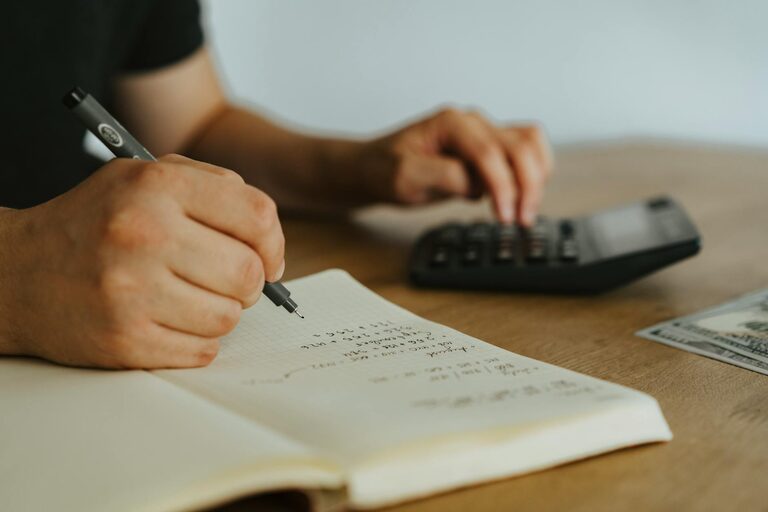 Simple Budget Habits for Everyday Life: Manage Money with Ease